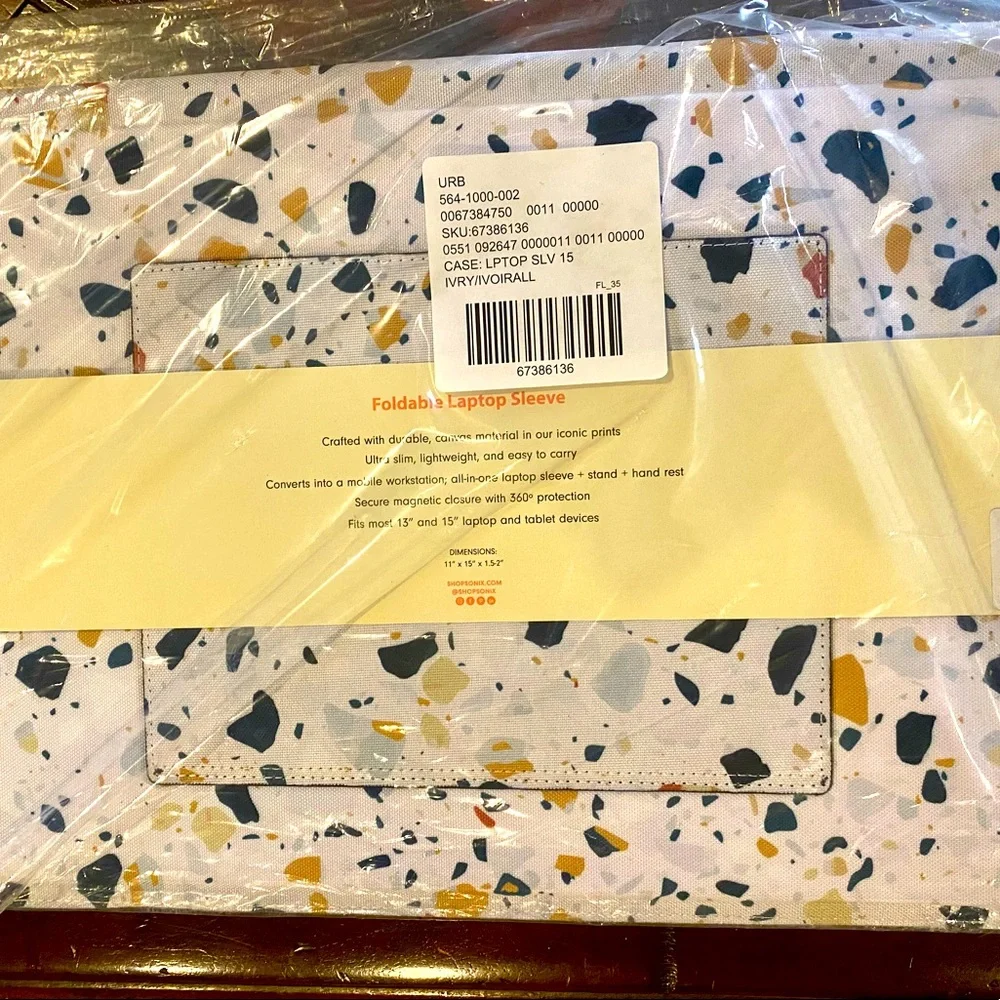 NWT Sonix 15” Laptop Sleeve